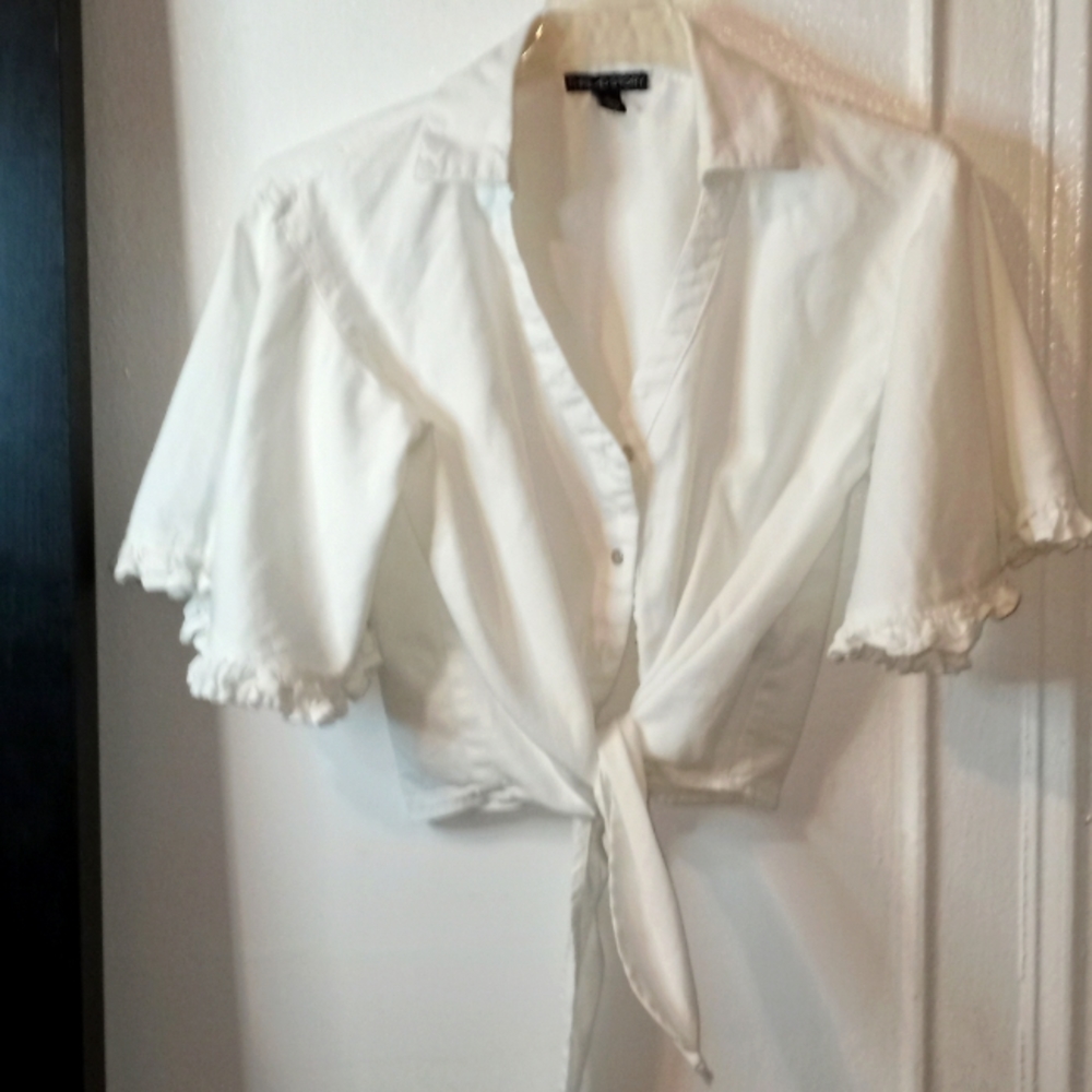 THREAD STORY flare ruffle sleeved tie crop top